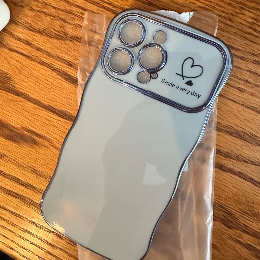 Iphone Pro Max light blue Phone Case with Heart Design protective NWT